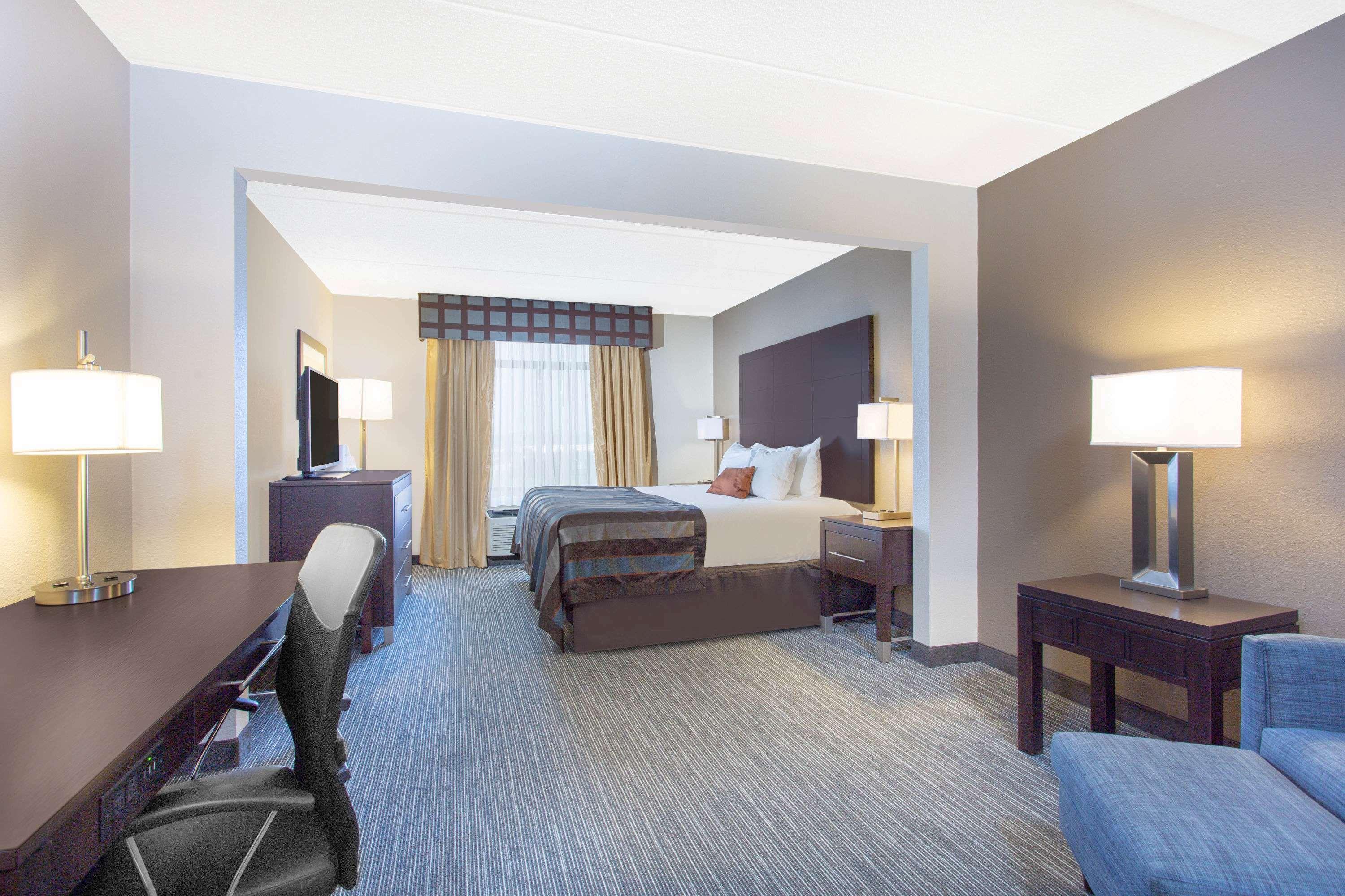 Wingate By Wyndham Hotel