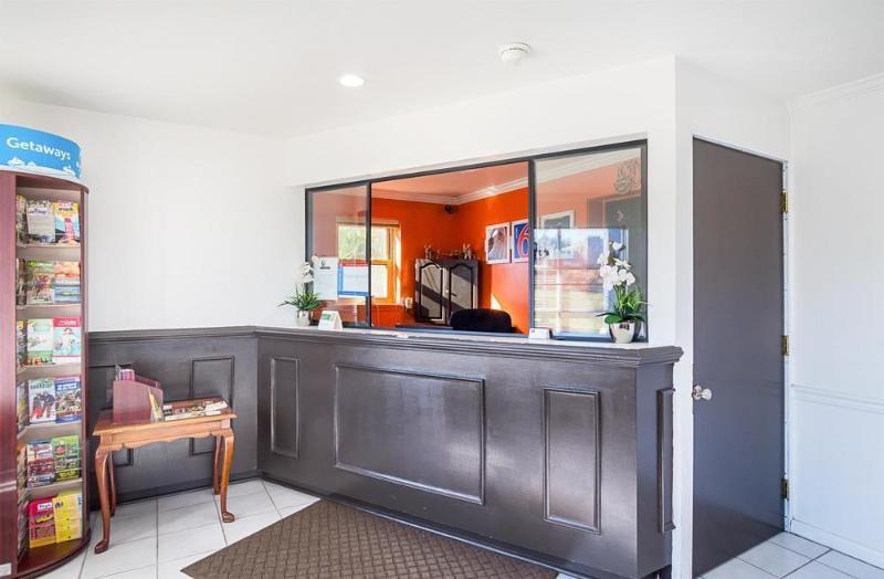 Wingate By Wyndham Hotel