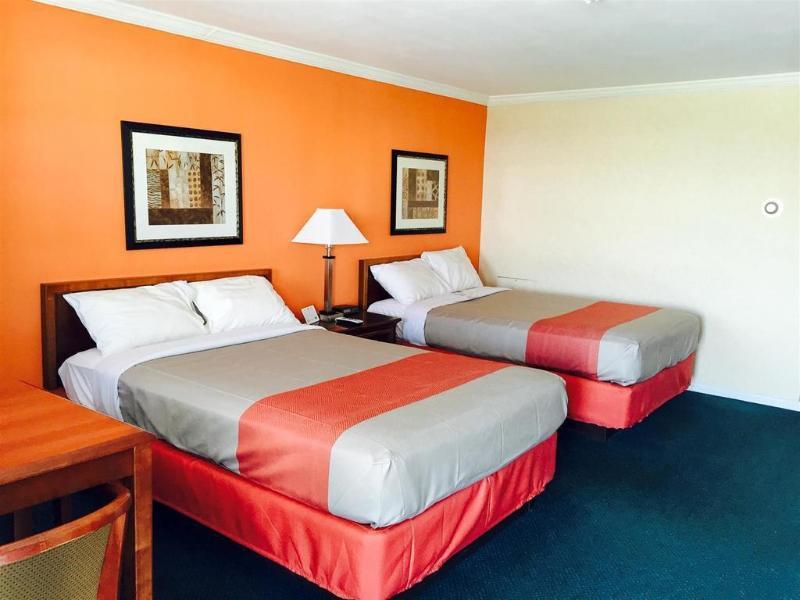 Wingate By Wyndham Hotel 3*