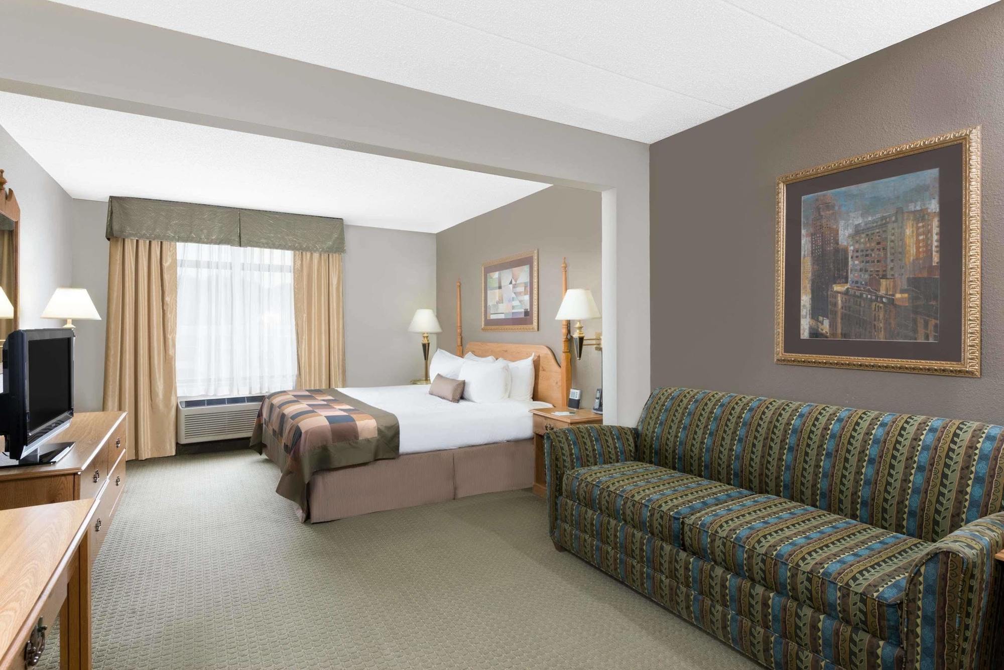 Wingate By Wyndham Hotel 3*